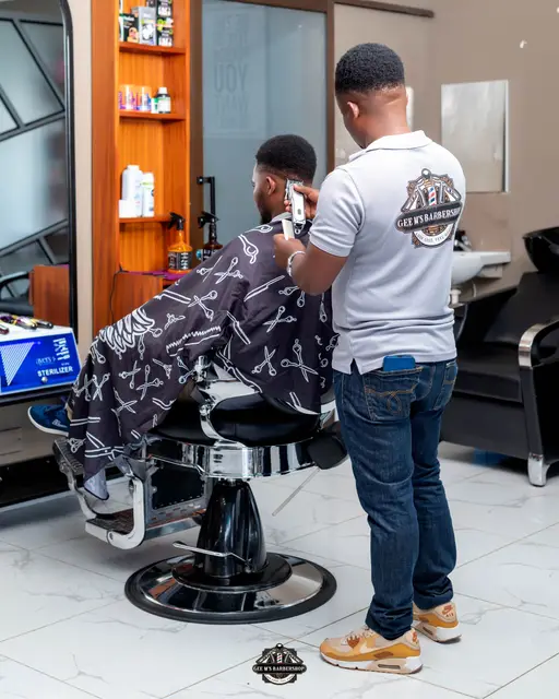 Manicure and pedicure at GEE M'S Barbershop, Nairobi, photo 10