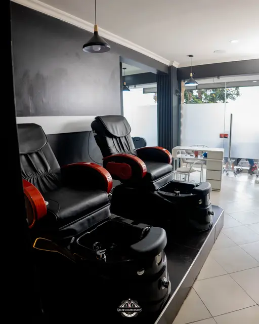 Grooming products and tools at GEE M'S Barbershop, Nairobi, photo 7