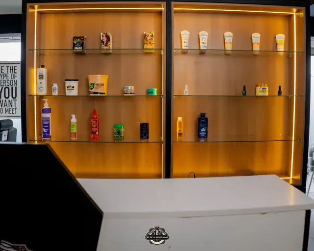 Inside GEE M'S Barbershop, Nairobi, photo 2