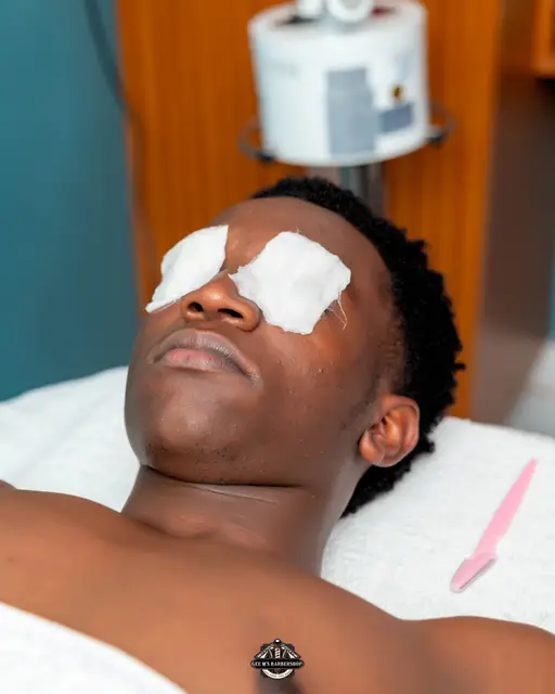 Facial and brow grooming at GEE M'S Barbershop, Nairobi, photo 2