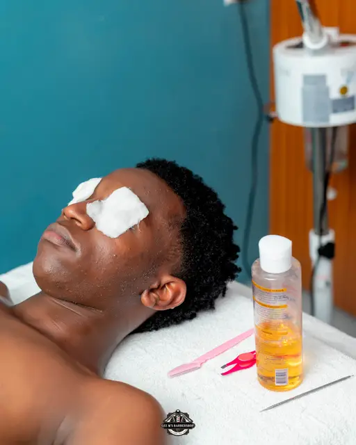 Facial and brow grooming at GEE M'S Barbershop, Nairobi, photo 5