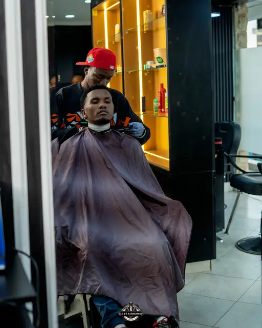 Haircut and fade in progress at GEE M'S Barbershop, Nairobi, photo 5