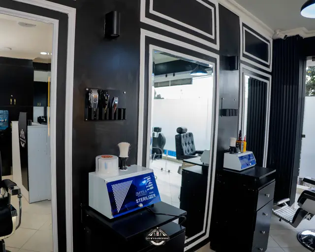 Inside GEE M'S Barbershop, Nairobi, photo 10