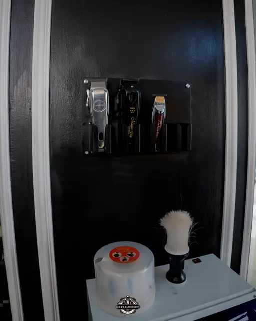 Inside GEE M'S Barbershop, Nairobi, photo 11