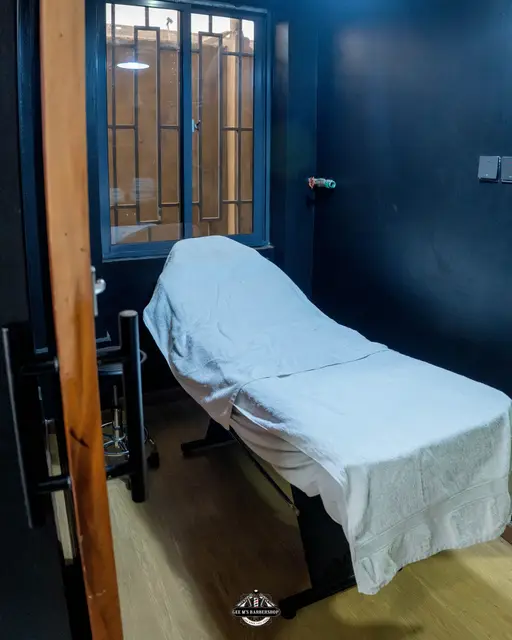 Facial and brow grooming at GEE M'S Barbershop, Nairobi, photo 15